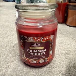 CANDLE-LITE Crimson Berries limited edition candle